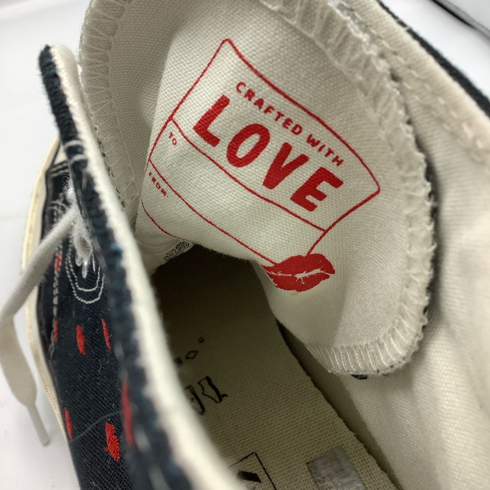 Converse Chuck 70 Hi Embroidered Lips "Love Me" Black Sneakers - Picture 3 of 8